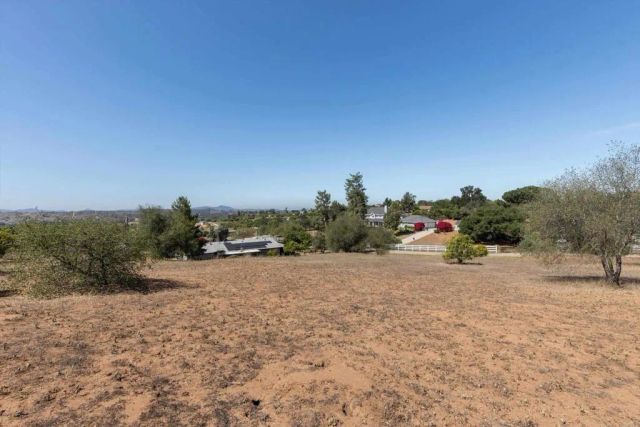 13734 W Oak Glen Rd, Valley Center, CA 92082