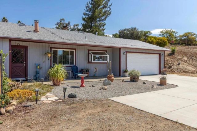 13734 W Oak Glen Rd, Valley Center, CA 92082