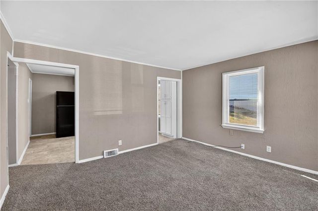 8911 E 29th Street, Kansas City, MO 64129