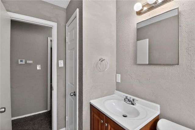 8911 E 29th Street, Kansas City, MO 64129