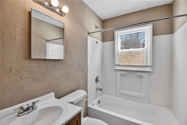 8911 E 29th Street, Kansas City, MO 64129