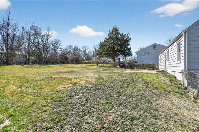 8911 E 29th Street, Kansas City, MO 64129