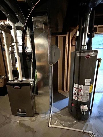 42808 Park Cresent Drive, Sterling Heights, MI 48313