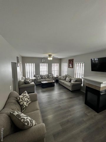 42808 Park Cresent Drive, Sterling Heights, MI 48313