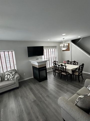 42808 Park Cresent Drive, Sterling Heights, MI 48313