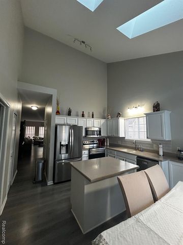 42808 Park Cresent Drive, Sterling Heights, MI 48313