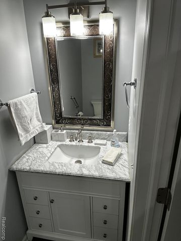 42808 Park Cresent Drive, Sterling Heights, MI 48313