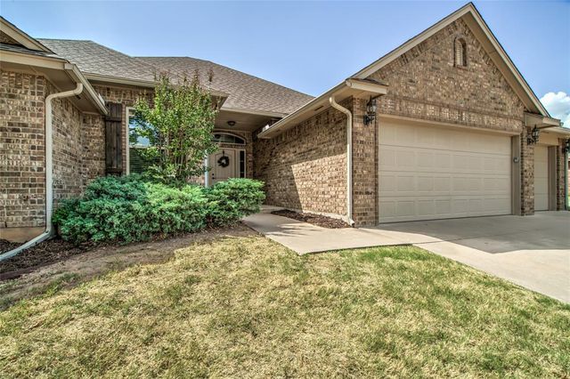 876 Crooked Oak Circle, Guthrie, OK 73044