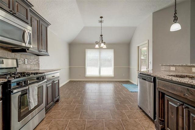 876 Crooked Oak Circle, Guthrie, OK 73044