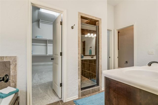 876 Crooked Oak Circle, Guthrie, OK 73044
