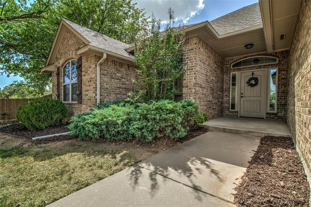876 Crooked Oak Circle, Guthrie, OK 73044