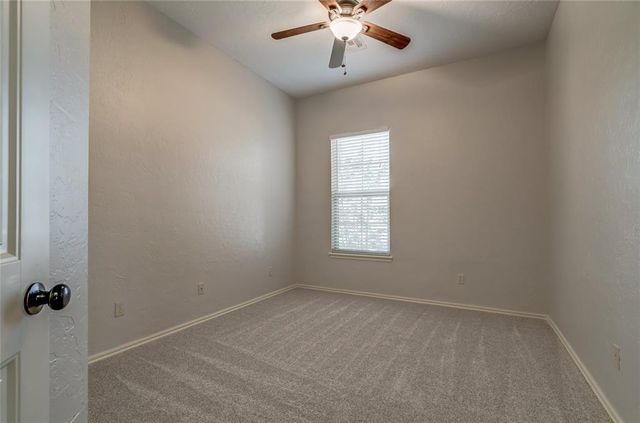 876 Crooked Oak Circle, Guthrie, OK 73044