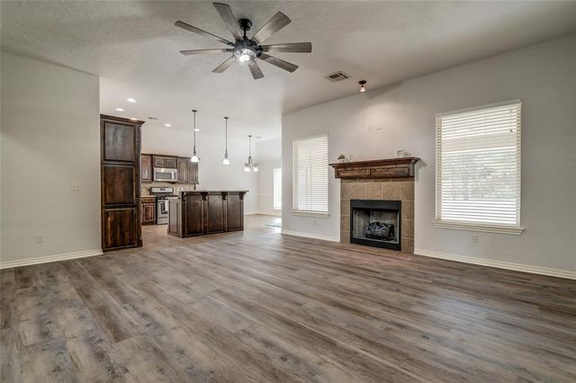 876 Crooked Oak Circle, Guthrie, OK 73044