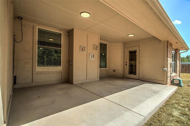 876 Crooked Oak Circle, Guthrie, OK 73044
