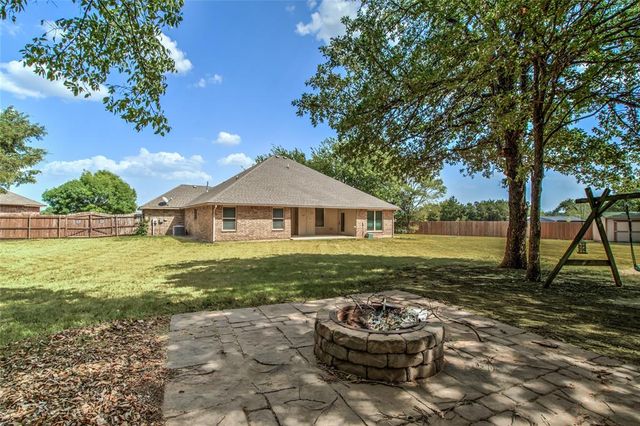 876 Crooked Oak Circle, Guthrie, OK 73044
