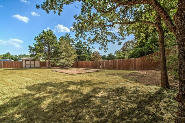 876 Crooked Oak Circle, Guthrie, OK 73044