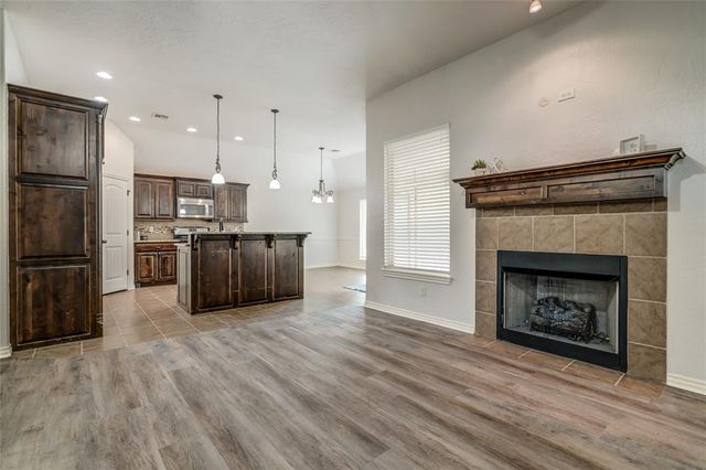 876 Crooked Oak Circle, Guthrie, OK 73044