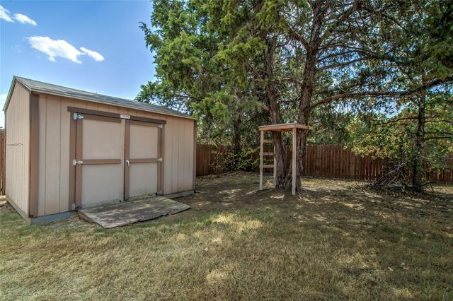876 Crooked Oak Circle, Guthrie, OK 73044