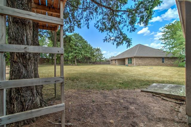 876 Crooked Oak Circle, Guthrie, OK 73044