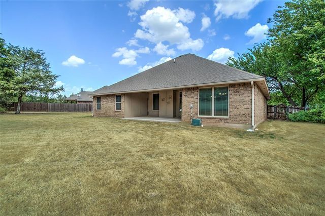 876 Crooked Oak Circle, Guthrie, OK 73044