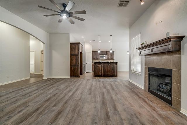 876 Crooked Oak Circle, Guthrie, OK 73044