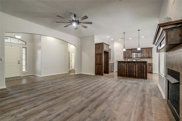 876 Crooked Oak Circle, Guthrie, OK 73044