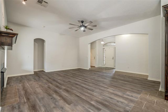 876 Crooked Oak Circle, Guthrie, OK 73044