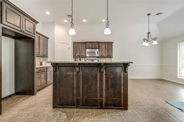 876 Crooked Oak Circle, Guthrie, OK 73044