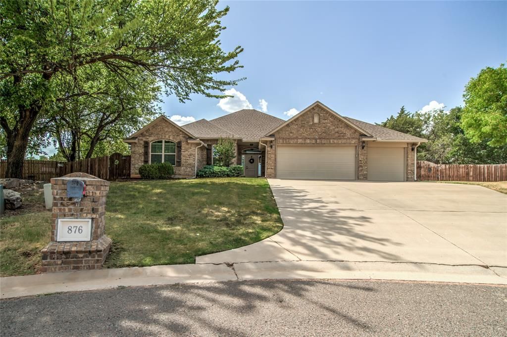 876 Crooked Oak Circle, Guthrie, OK 73044