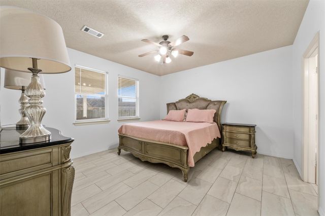 3226 Royal Palm Drive, Mont Belvieu, TX 77523