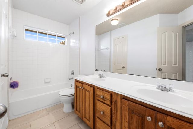 3226 Royal Palm Drive, Mont Belvieu, TX 77523