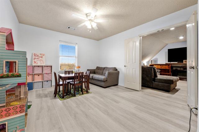 3226 Royal Palm Drive, Mont Belvieu, TX 77523