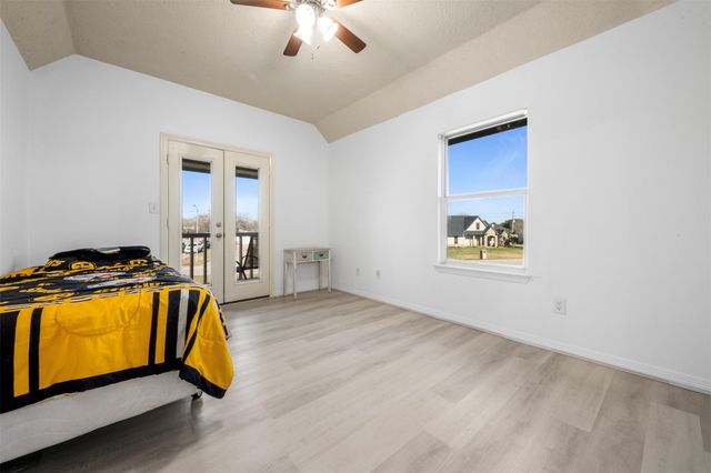 3226 Royal Palm Drive, Mont Belvieu, TX 77523