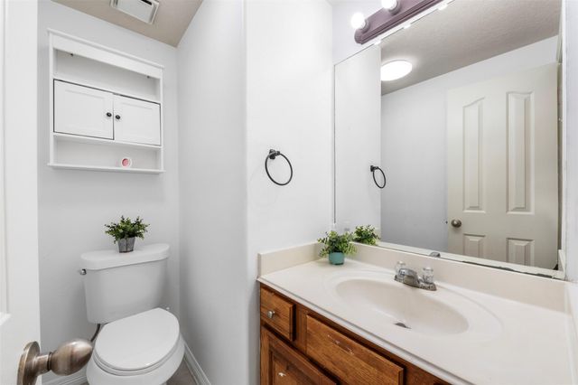 3226 Royal Palm Drive, Mont Belvieu, TX 77523