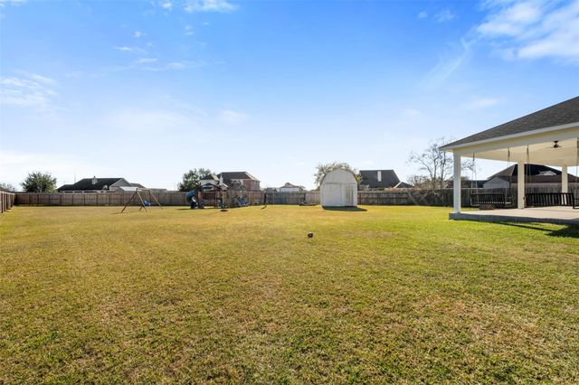 3226 Royal Palm Drive, Mont Belvieu, TX 77523