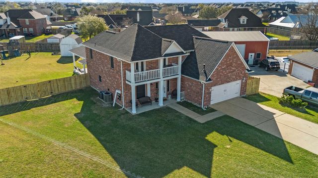 3226 Royal Palm Drive, Mont Belvieu, TX 77523