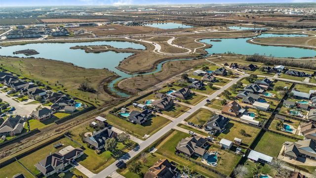 3226 Royal Palm Drive, Mont Belvieu, TX 77523