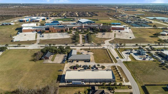 3226 Royal Palm Drive, Mont Belvieu, TX 77523