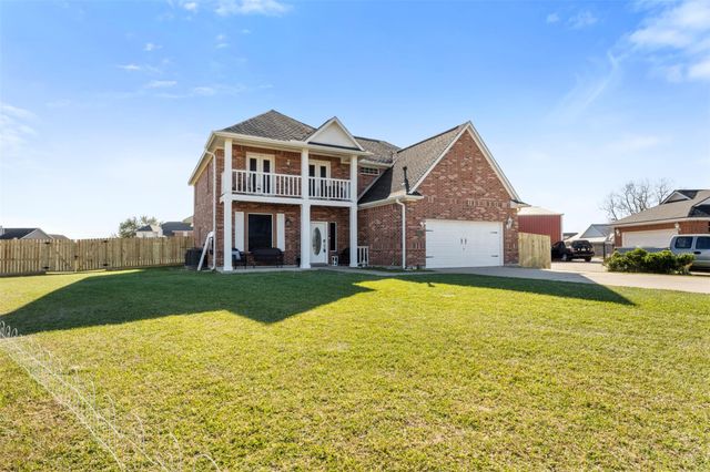 3226 Royal Palm Drive, Mont Belvieu, TX 77523