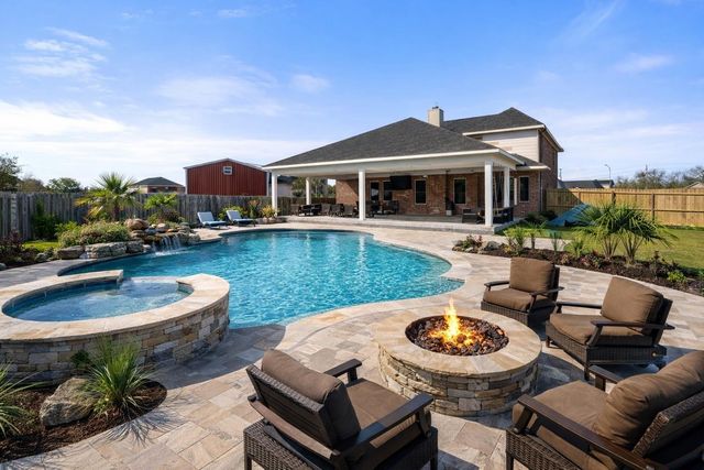 3226 Royal Palm Drive, Mont Belvieu, TX 77523