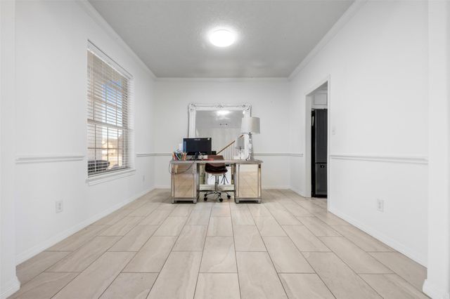 3226 Royal Palm Drive, Mont Belvieu, TX 77523