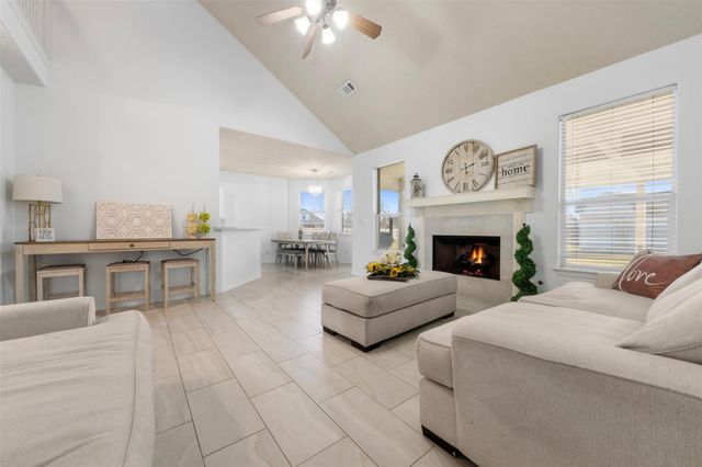 3226 Royal Palm Drive, Mont Belvieu, TX 77523