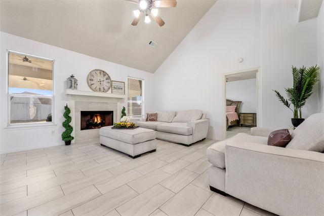 3226 Royal Palm Drive, Mont Belvieu, TX 77523