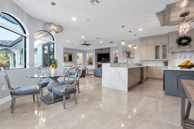 15701 SW 254th St, Homestead, FL 33031