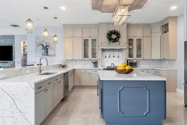 15701 SW 254th St, Homestead, FL 33031