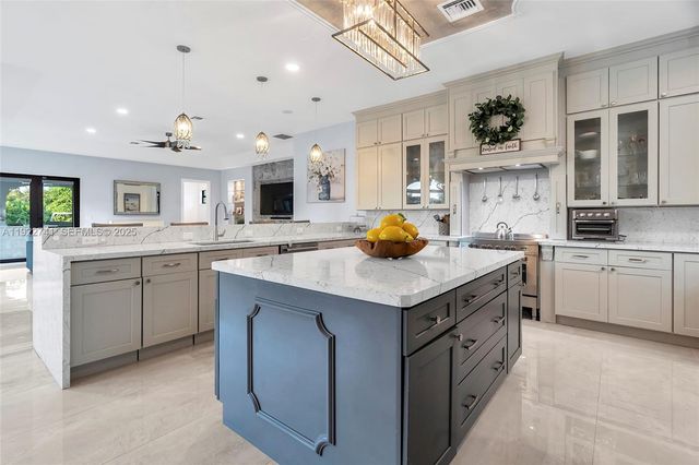 15701 SW 254th St, Homestead, FL 33031