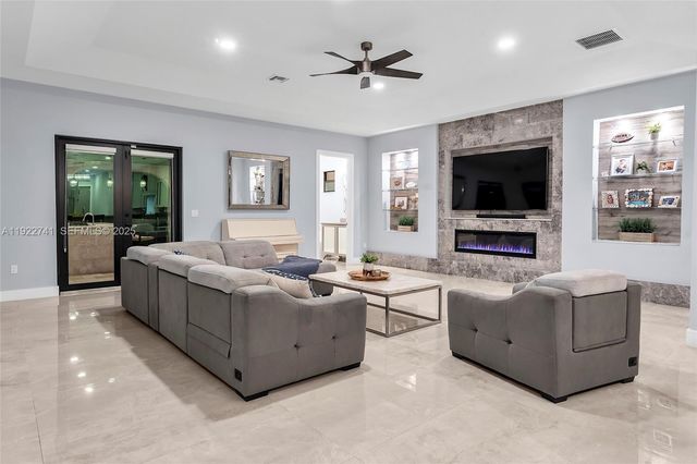 15701 SW 254th St, Homestead, FL 33031