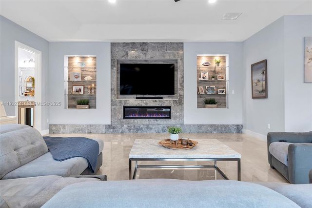 15701 SW 254th St, Homestead, FL 33031