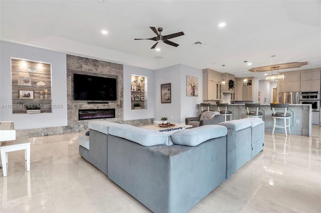 15701 SW 254th St, Homestead, FL 33031