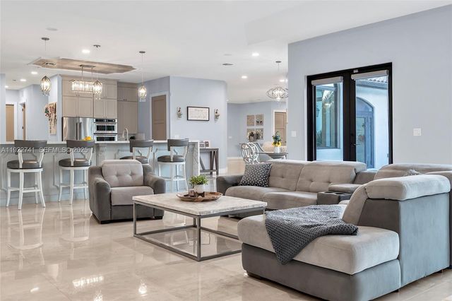 15701 SW 254th St, Homestead, FL 33031